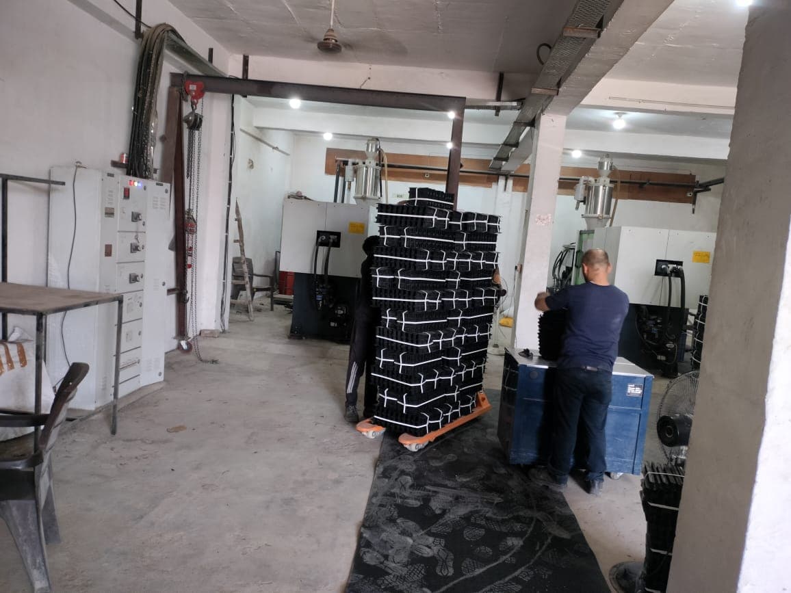Injection moulding machines on the Anil Industry plant floor