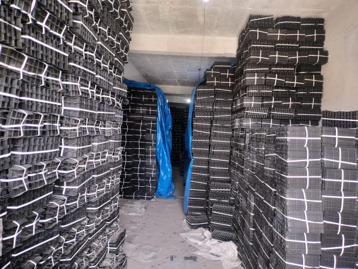 Finished cell buffers in warehouse